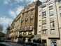  immeuble original en pierres, rue des Ecoles